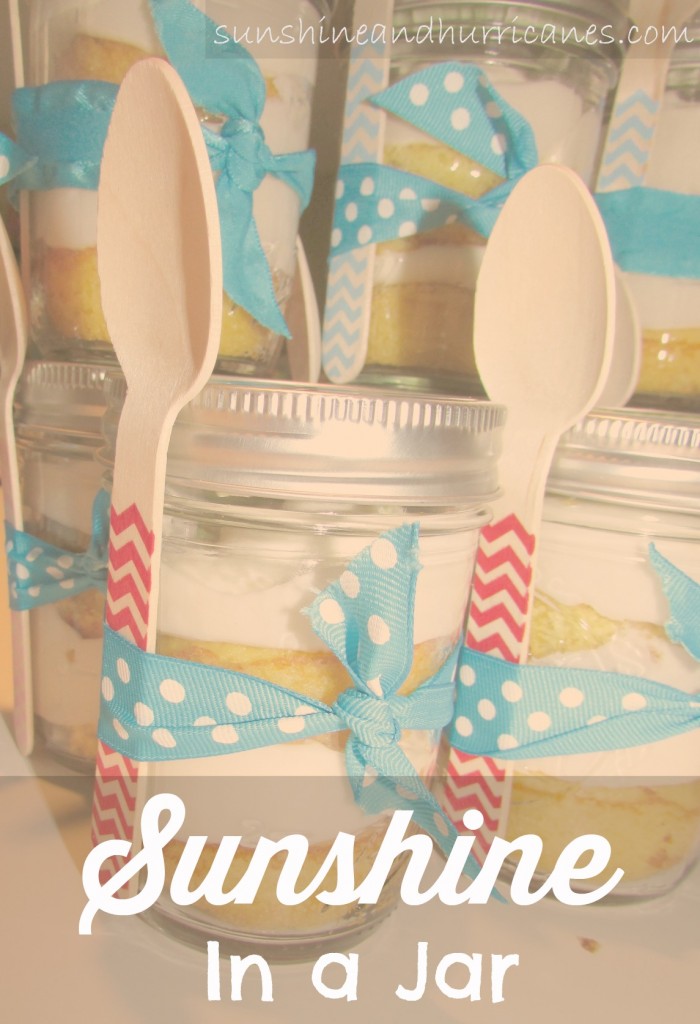 You have to try this amazing SUNSHINE IN A JAR dessert!  Perfect for a picnic, afternoon at the ball fields or just a fun after dinner treat.