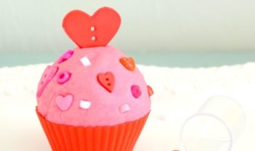 Super adorable and easy activity for Valentine's Day. Great for a school Valentine's day party or as a non-candy Valentine's day gift or treat. Valentine's Day Playdough Cupcakes. sunshineandhurricanes.com