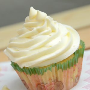 If you are a cupcake lover than you won't be able to resist this delicious cupcake recipe. White Chocolate Cupcakes with White Chocolate Frostings. sunshineandhurricanes.com