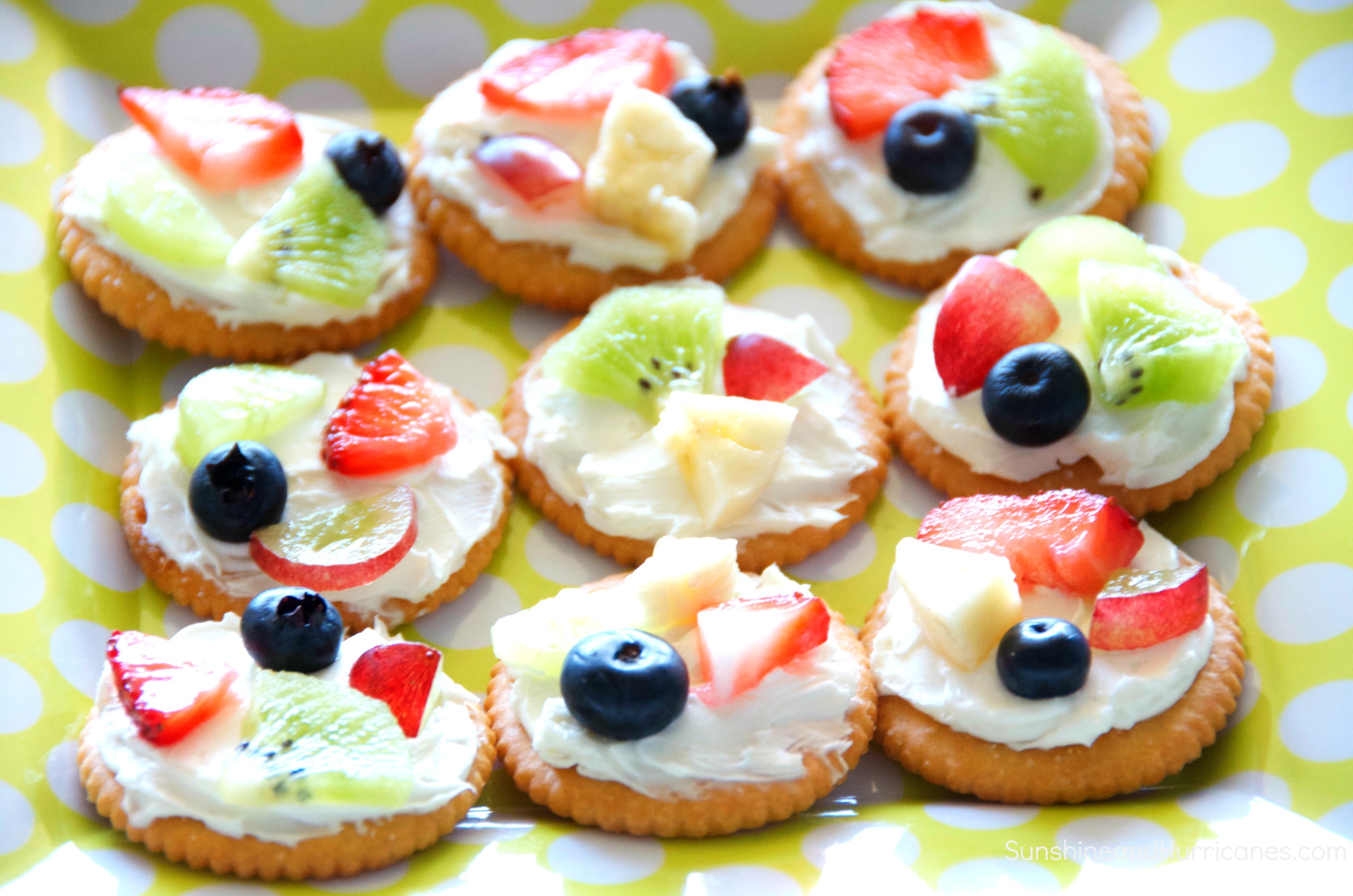 Fruit Cracker Pizzas | Beanstalk Mums 