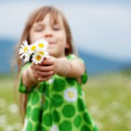 Acts of Kindness for Kids – Raising Kids To Serve Others