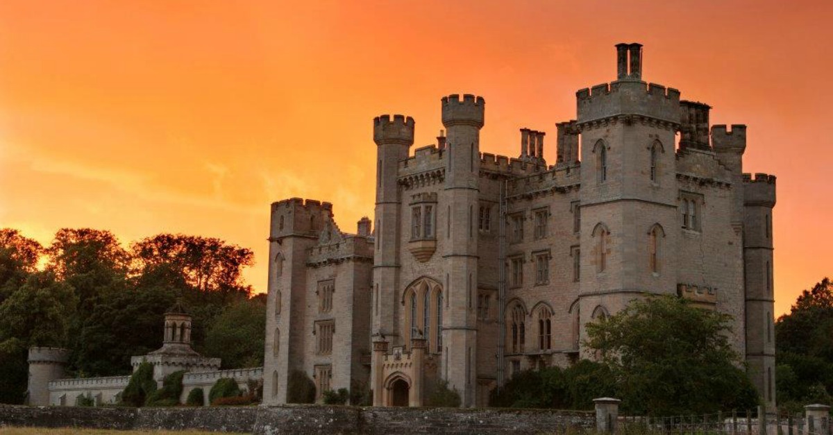 Be Our Guest Homeaway Celebrates Disney S Beauty And The Beast With Castle Stay